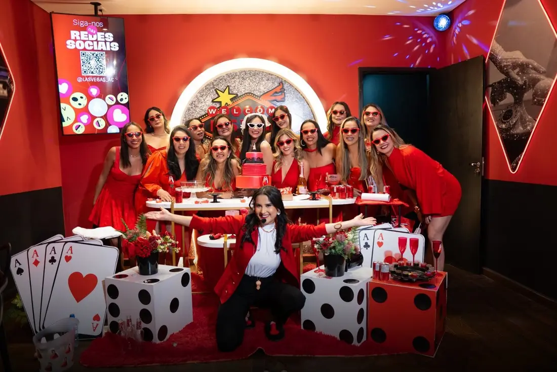 Madu Brito com a noiva e as amigas no Espaço Las Vegas